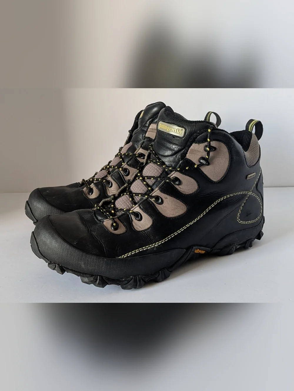 Patagonia Hiking Shoes Men’s Size 12 Brown Black Trail Outdoor Leather Lace-Up - Picture 2 of 7
